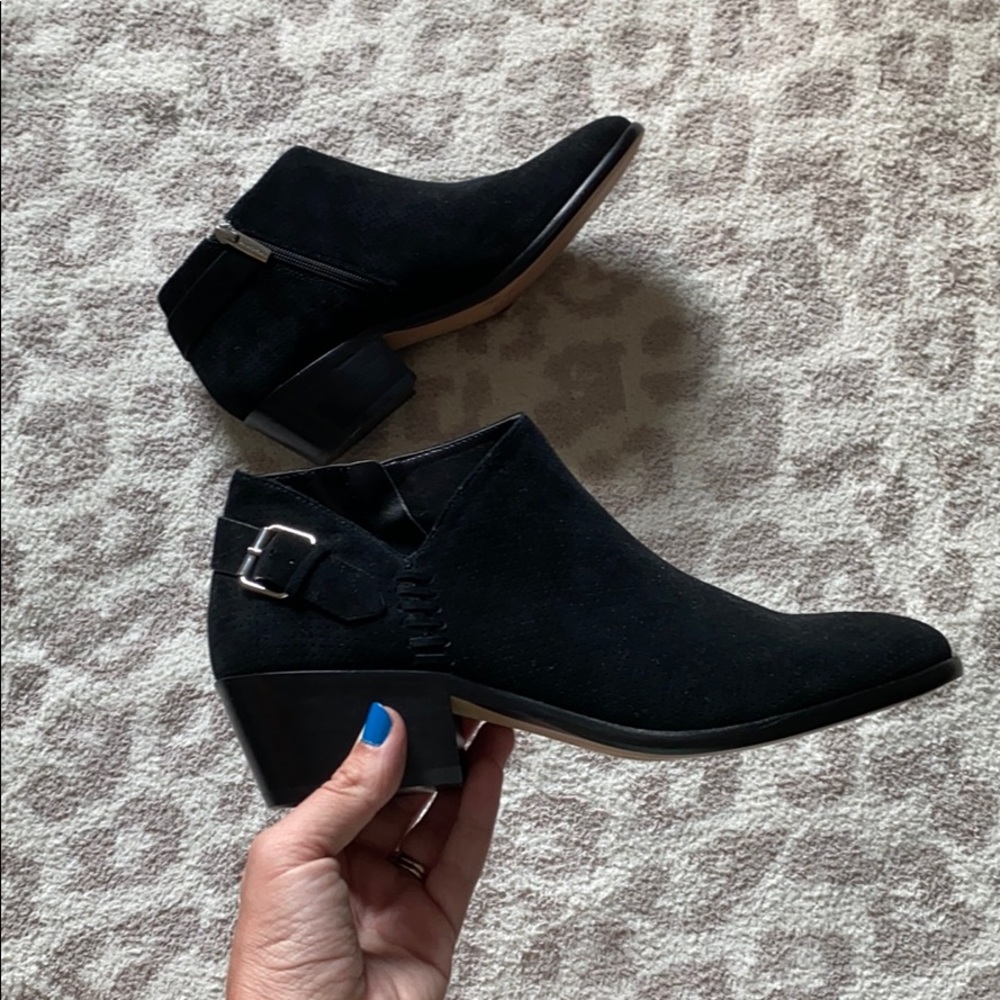 NWOT Vince Camuto Parveen Suede Booties w/ Buckle